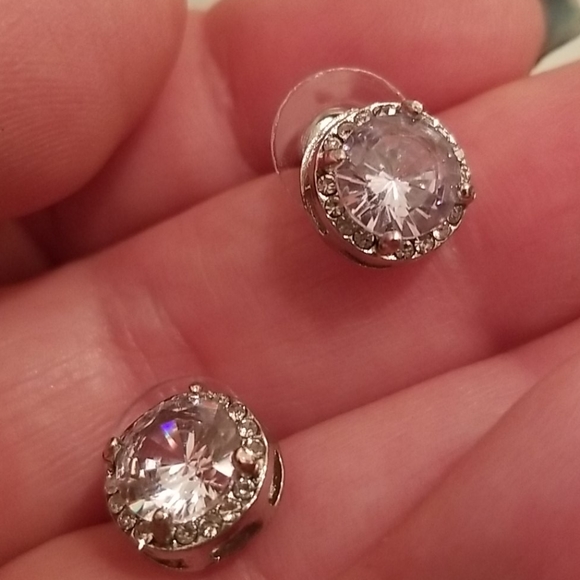 🎁18 k White GoldPlatedCrystalZircon InlaidEarrings - Picture 11 of 11